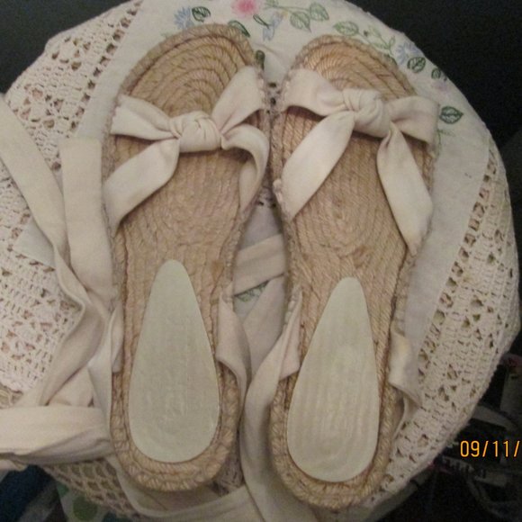 DKNY Tie Up Espadrilles Off White Size 9 VERY COOL - Picture 8 of 12